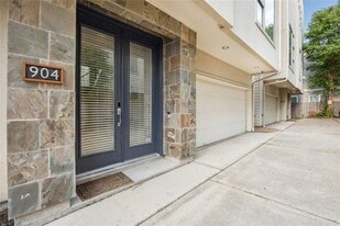 Building Photo - 904 Roy St