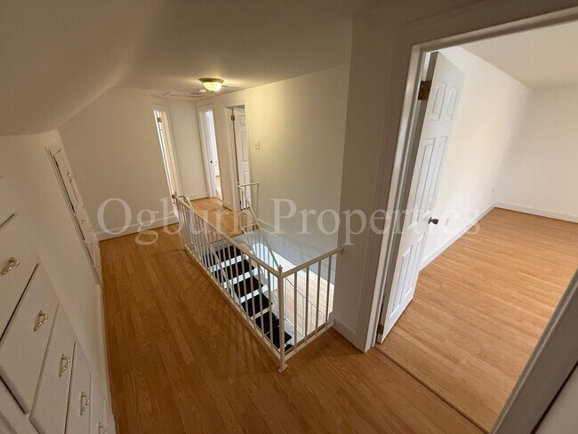 Building Photo - Cherokee Ln-4BR/1.5BA-Ardmore HOME!!!