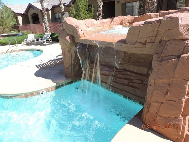 Building Photo - NW 1st floor condo