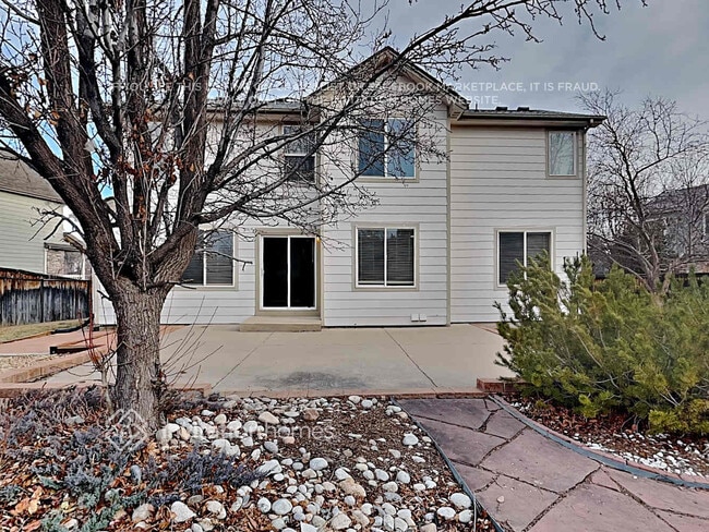 Building Photo - 4580 Bobolink Dr