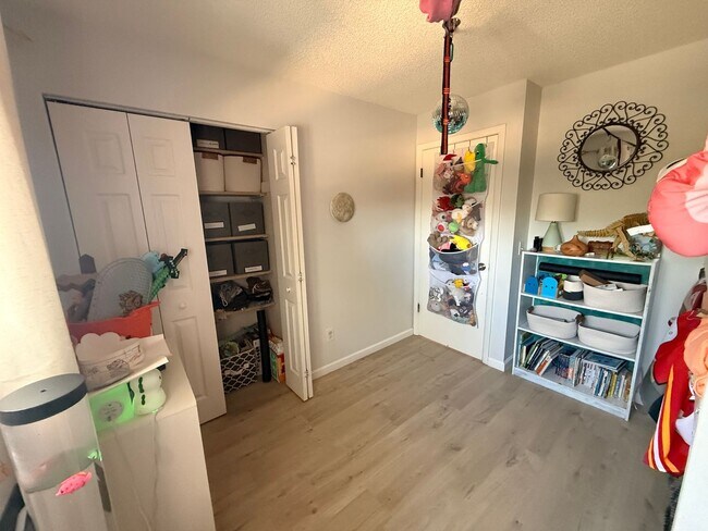 Building Photo - Comfortable Living in the Heart of Broomfield