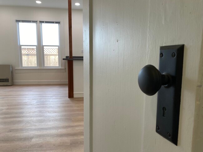 Building Photo - 921 I St