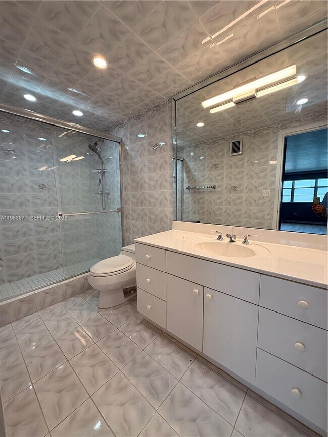 Building Photo - 5825 Collins Ave