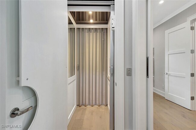 Building Photo - 160 Broad Ave S