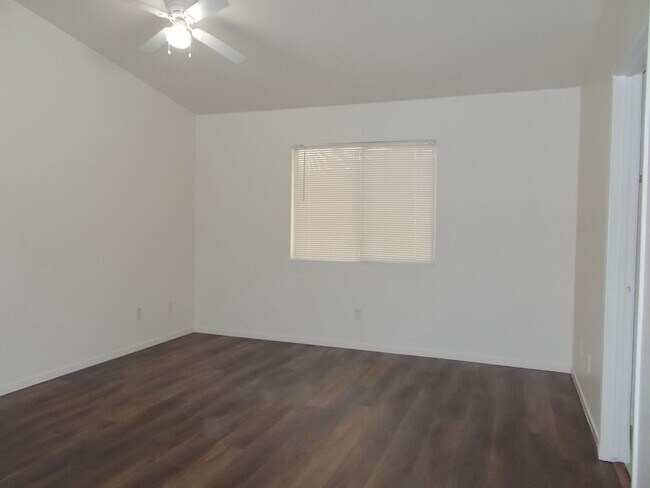 Building Photo - Charming Single-Story Home with 3 Bedrooms...