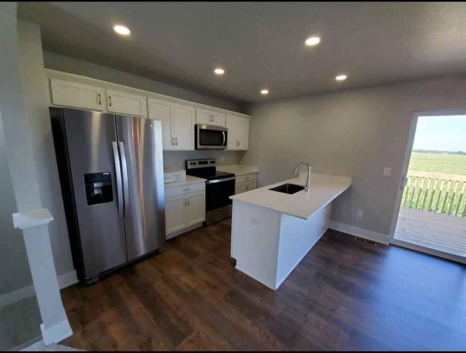 Building Photo - 312 NE Whitetail Dr