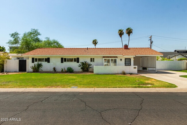 Building Photo - 6925 E Rancho Vista Dr