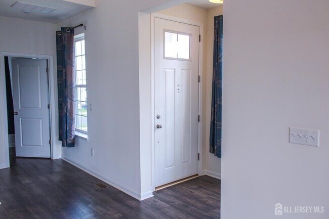 Building Photo - 601 Charleston Dr