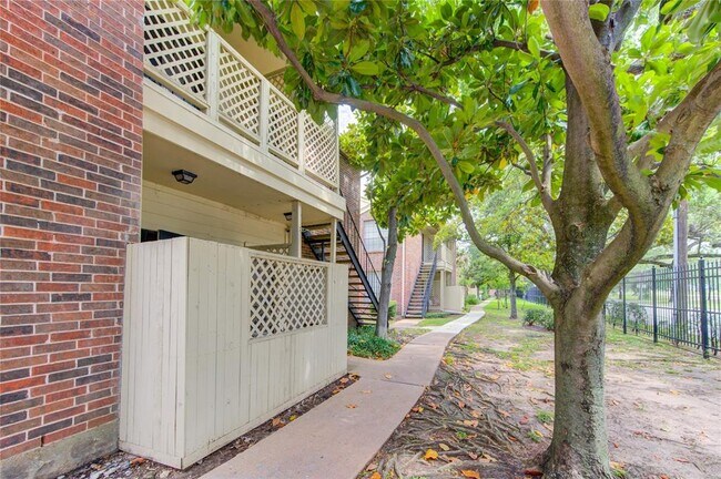 Building Photo - 2121 El Paseo St