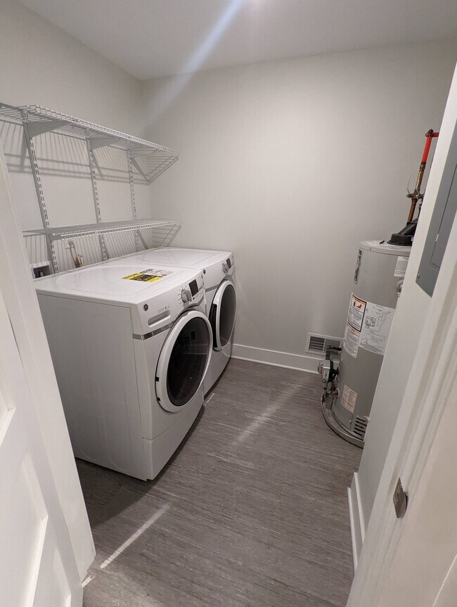 Building Photo - 130 E State St