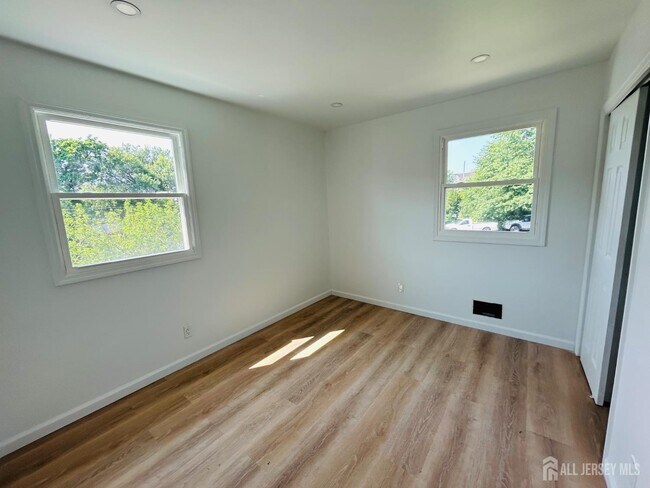 Building Photo - 18 Millstone Rd