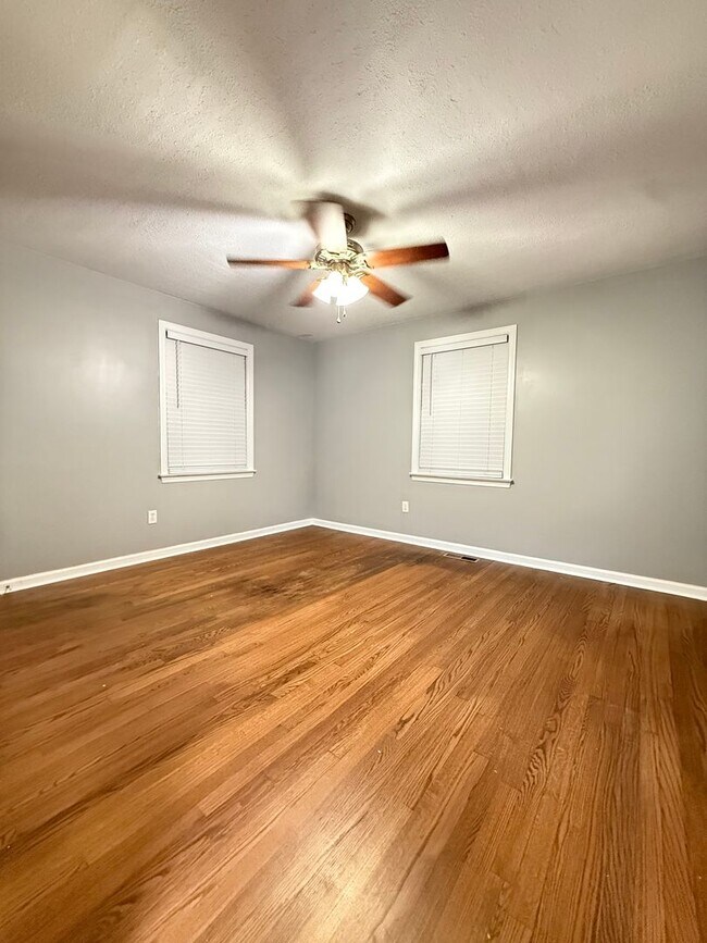 Building Photo - Charming 4-Bedroom Brick Ranch in Historic...