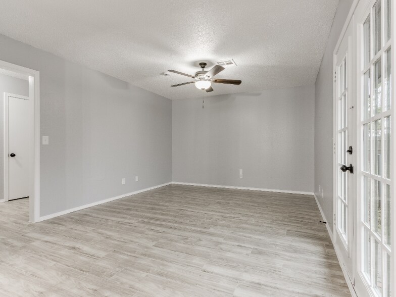 Building Photo - 2104 Linwood Pl