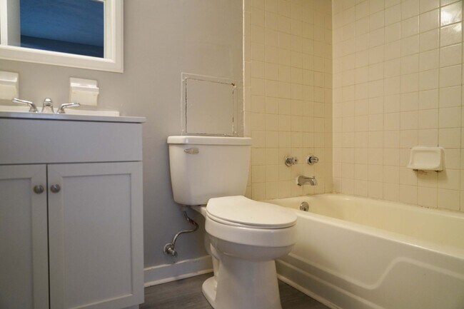 Interior Photo - Clifton 3033