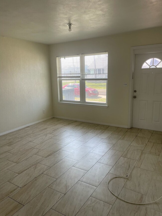 Building Photo - 600 Riverview Blvd