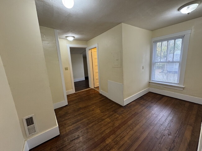 Building Photo - 2508 S 14th St
