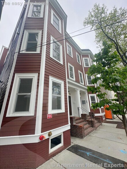 Building Photo - 37 Gore St