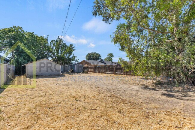 Building Photo - Charming 2-Bedroom Bungalow in Sacramento