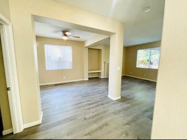 Building Photo - 3200 Fairlands Ct