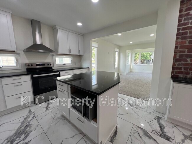 Building Photo - 3719 3rd St
