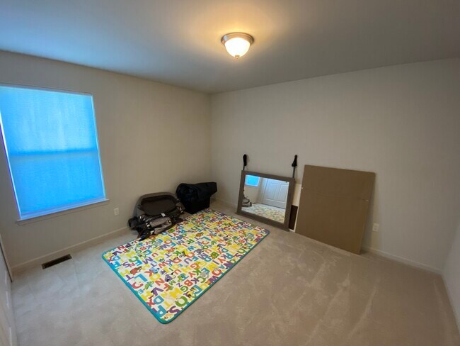 Building Photo - 4263 Lilac Ln