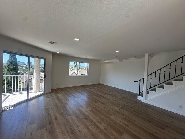 Building Photo - 4003 Sunset Dr