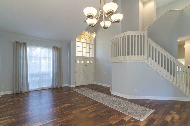 Building Photo - Beautiful 4/2 home Located on a tree lined street in the gate of country club community of the Hu...