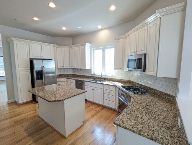 Building Photo - Impeccably maintained SFH in Clarksburg re...
