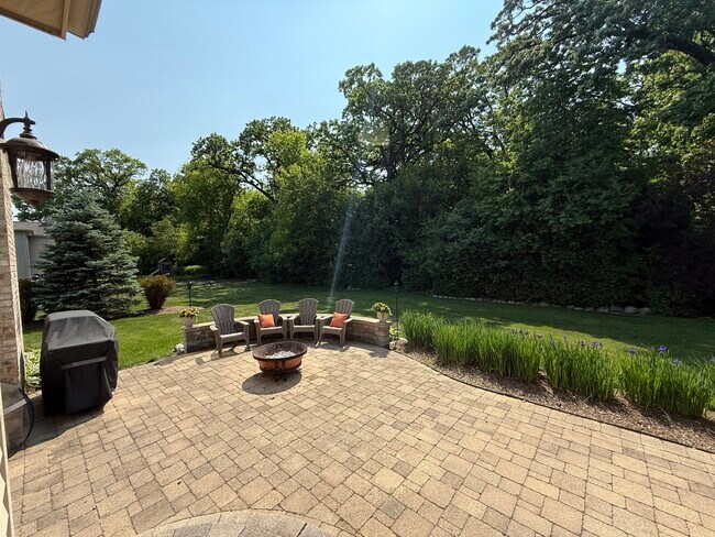 Building Photo - 755 Wedgewood Dr