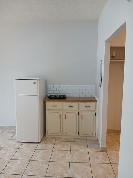 Building Photo - 8421 S Orange Blossom Trl