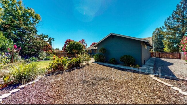 Building Photo - 1500 Peterson Ln