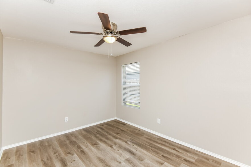 Building Photo - 12933 Kelly Dr