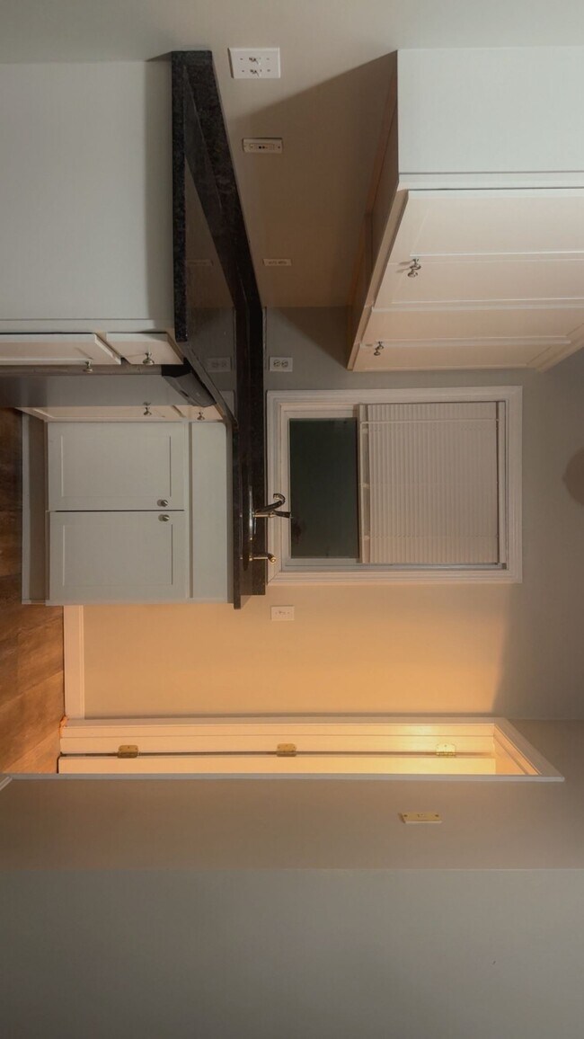 Building Photo - 240 S Main St