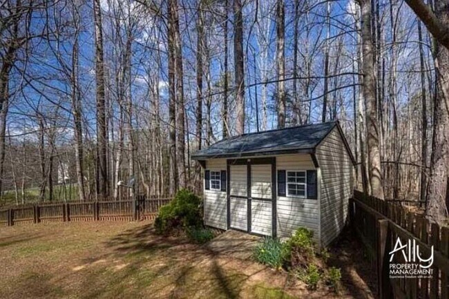 Building Photo - 170 W Rosewood Dr