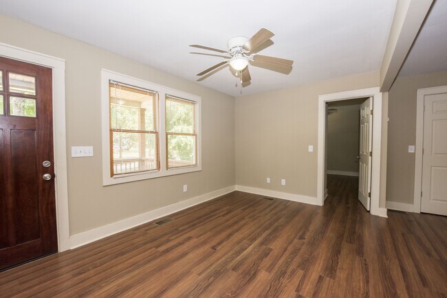 Building Photo - 108 Mimosa Ave