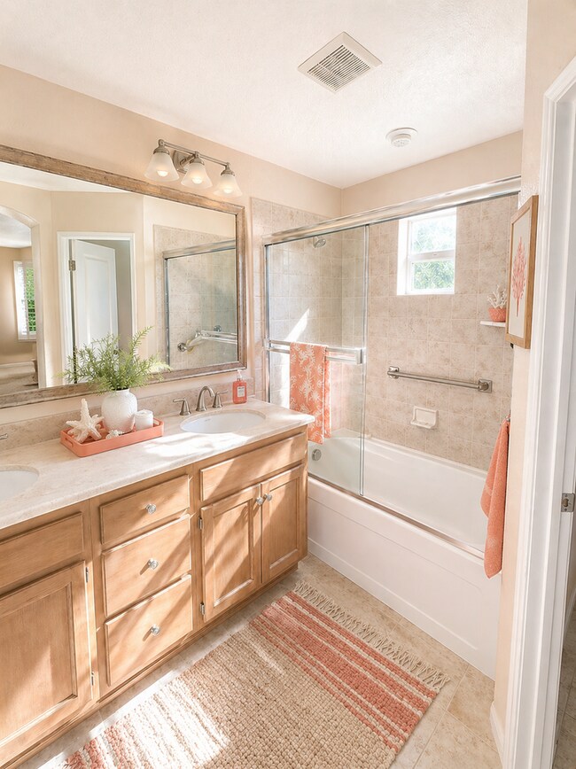 Building Photo - MOVE IN READY! Stunning 2-Bedroom Townhome! Garage! AC!