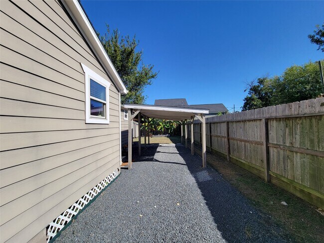 Building Photo - 2604 Cochran St