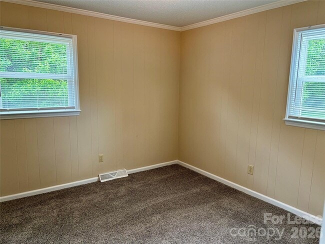 Building Photo - 1388 Roundtree Ln