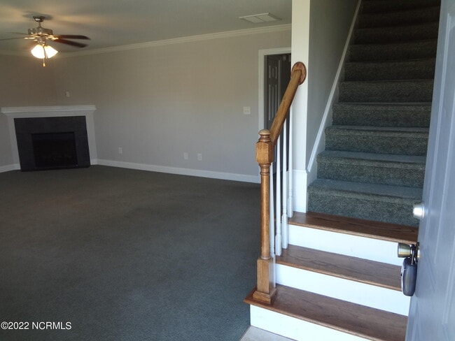 Building Photo - 205 S Pointe Dr