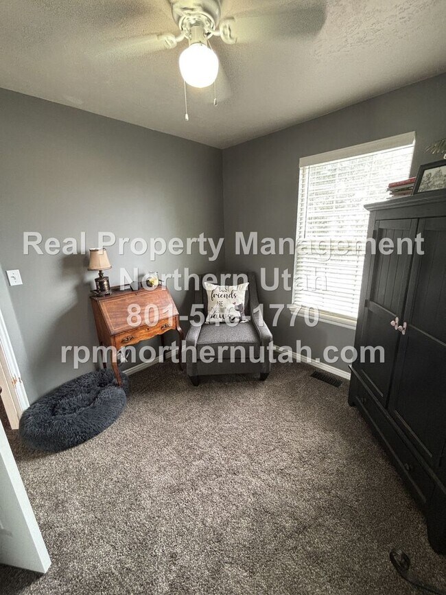 Building Photo - Charming 2-Story Home in the Heart of Clea...