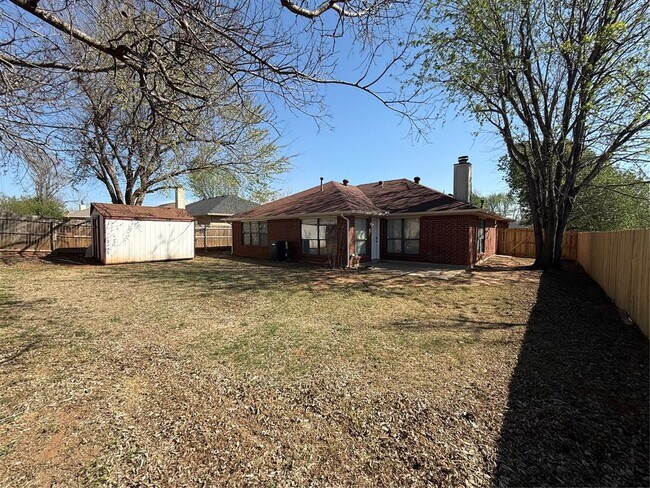 Building Photo - 2009 Dena Dr