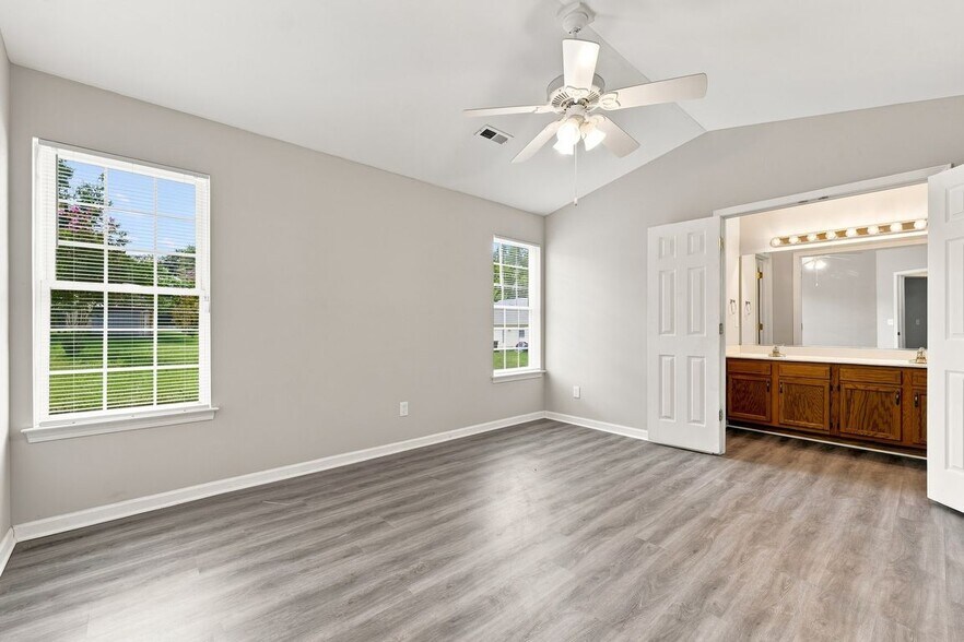 Building Photo - 3 Franklinwood Dr