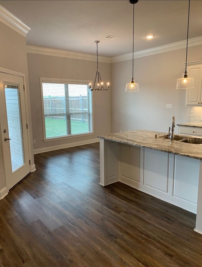 Building Photo - Beautiful Midway ISD Home