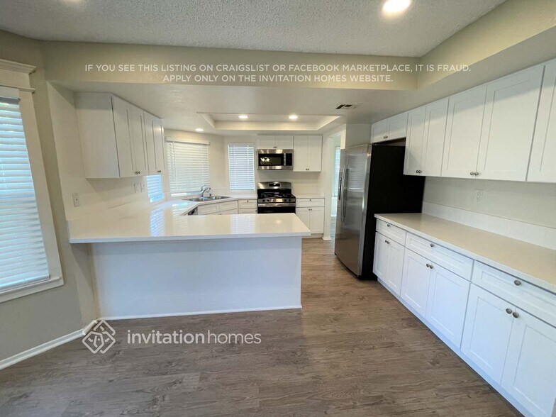 Building Photo - 4721 Cocina Ln