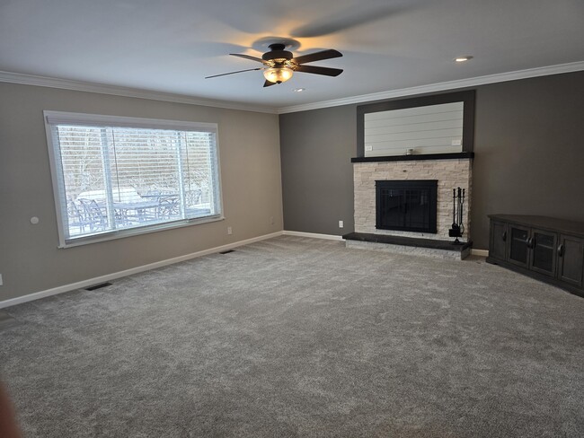 Building Photo - 1021 Whirlaway Dr