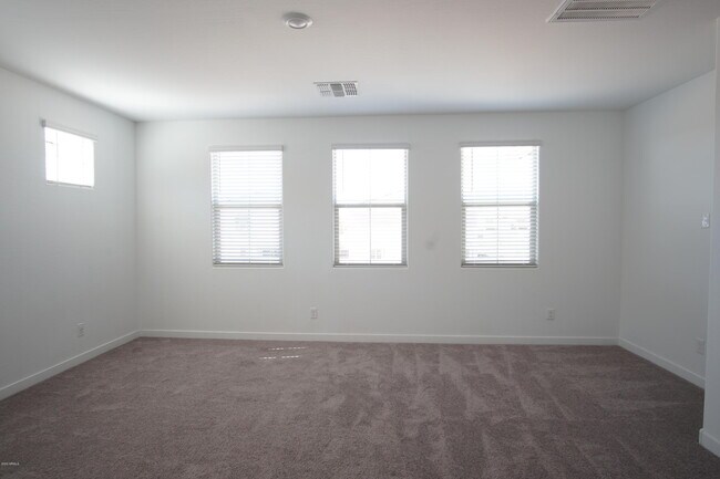 Building Photo - 1079 E Sabino Dr