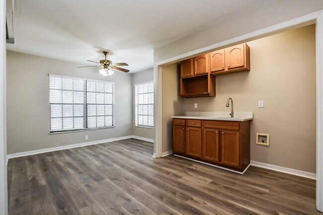 Building Photo - 4810 Marsh Harbor Dr