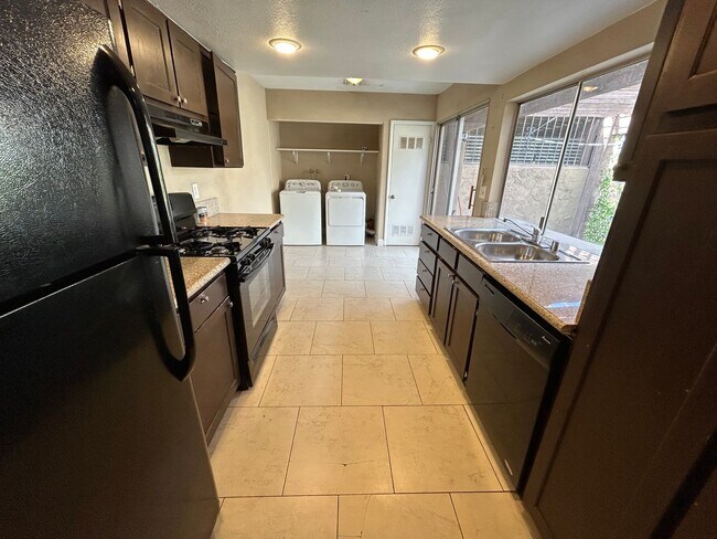 Building Photo - LOVELY 3-BEDROOM, 2BATH HOME!!!