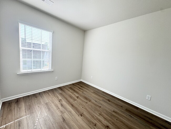 Building Photo - Spacious 4-Bedroom Home w/ 3 Full Baths on Somerset Lane in Central, SC