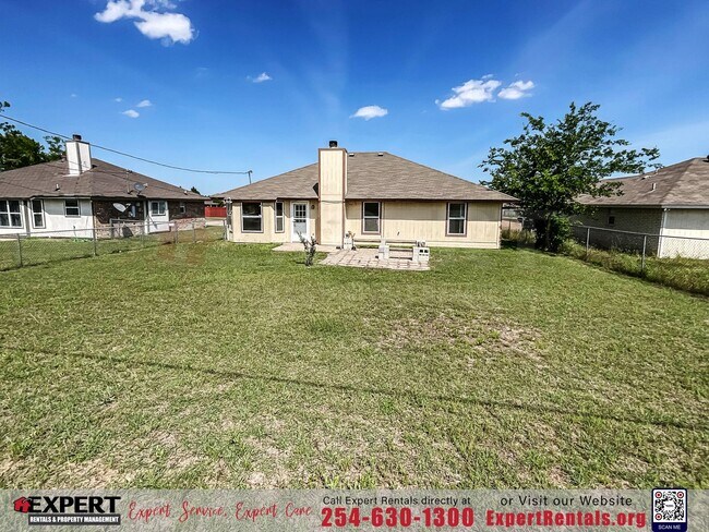 Building Photo - 3-Bedroom Home Near Lions Gate Park